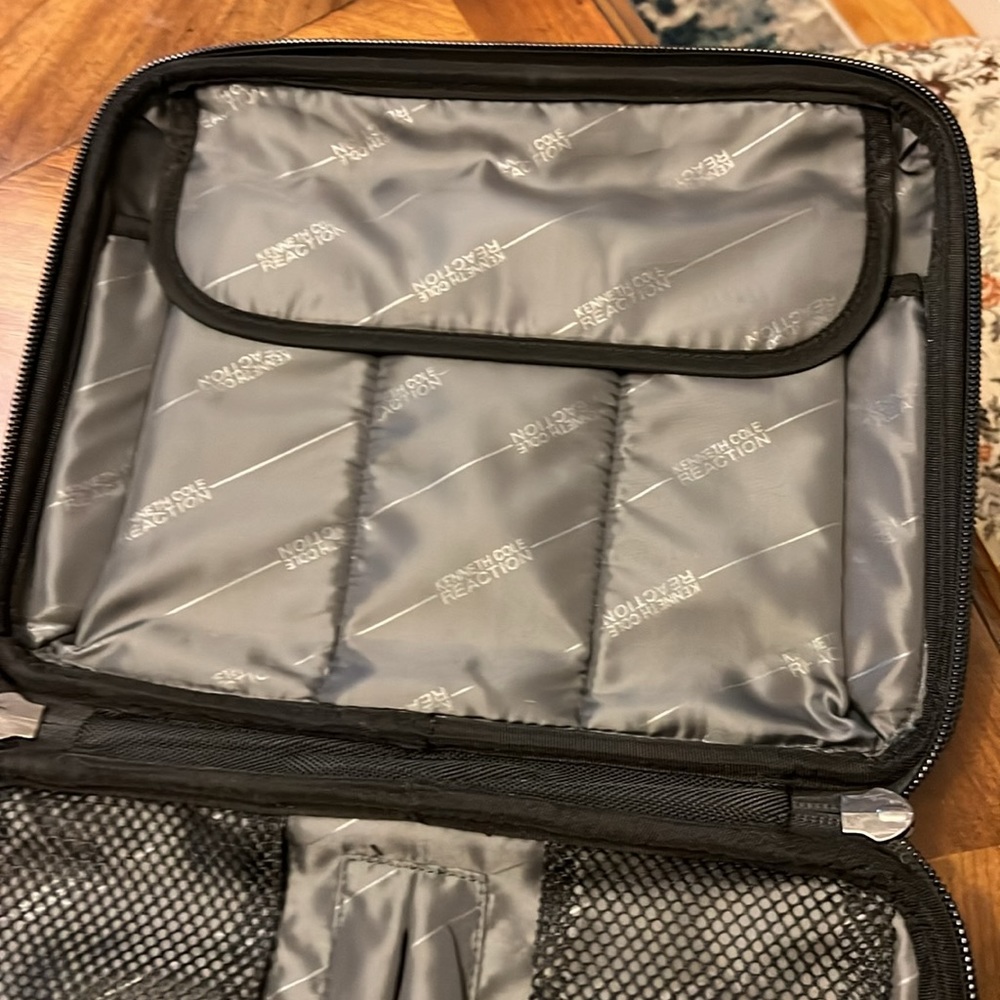 Kenneth Cole Reaction hard case - Picture 5 of 8